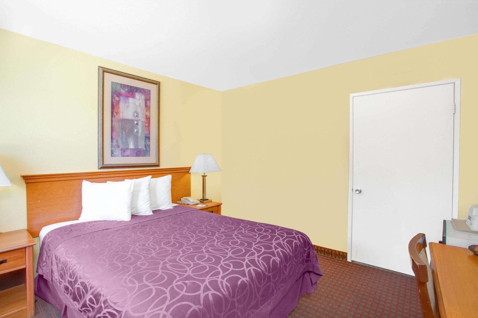 Villa Baymont By Wyndham Coalinga Esterno foto